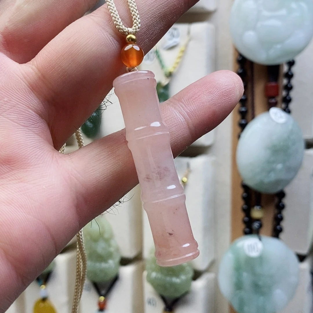 颈饰未镶嵌石英质玉（金丝玉）