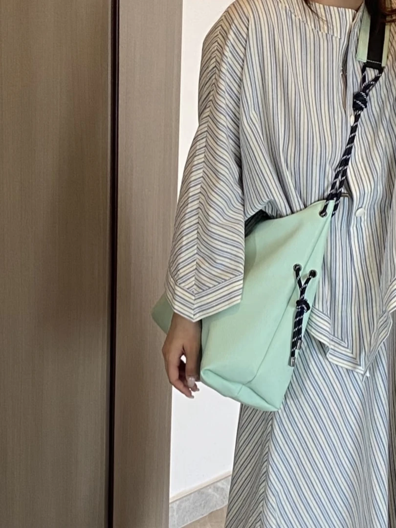 17休闲百搭大容量运动通勤健身单肩斜挎托特包