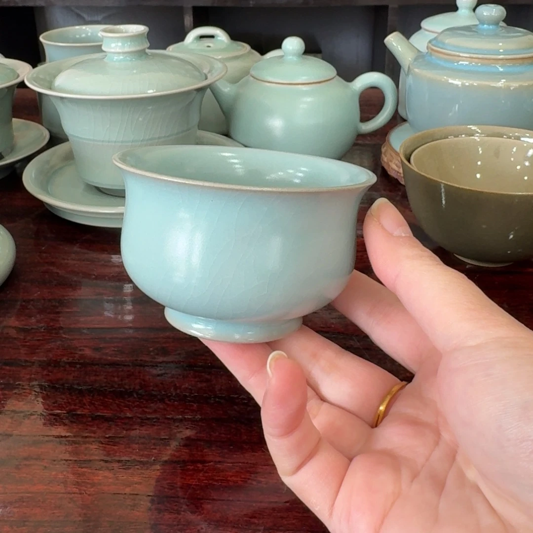 瓷喜玉兰杯微瑕。。。。。。