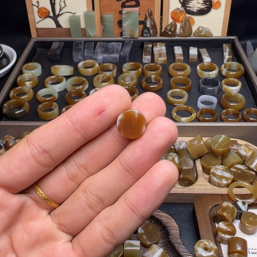 和田玉（糖玉）未镶嵌珠宝奇石隔珠