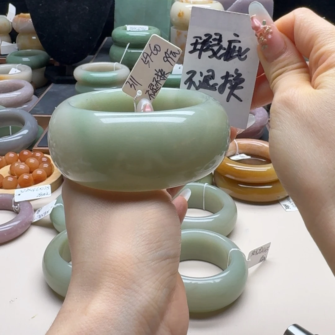 石英岩玉未镶嵌手镯