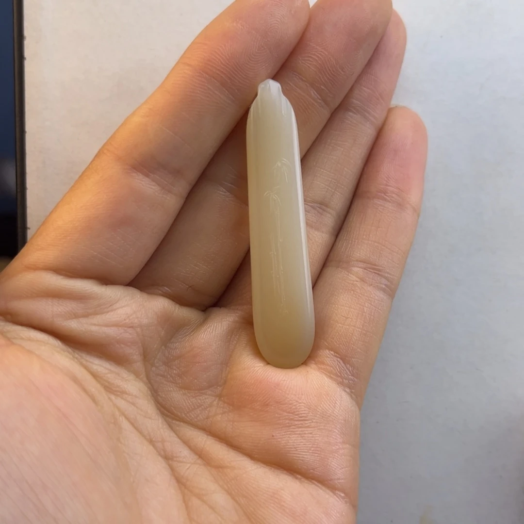 石英质玉黄蜡石吊坠合金月**?