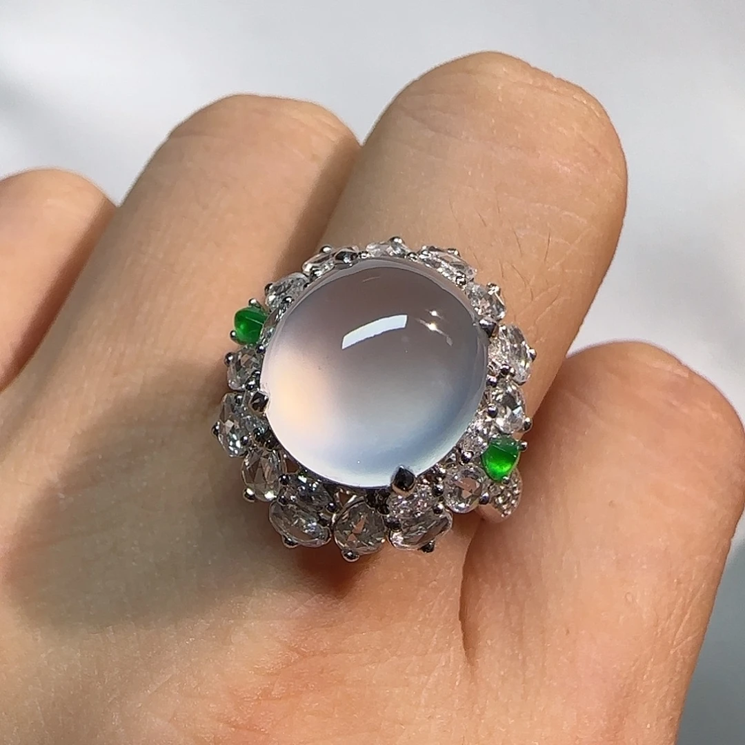 翡翠18K金镶嵌戒指蛋面