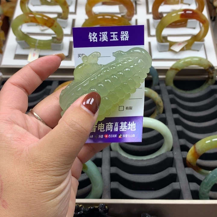 未镶嵌蛇纹石玉吊坠(不含链)?***?