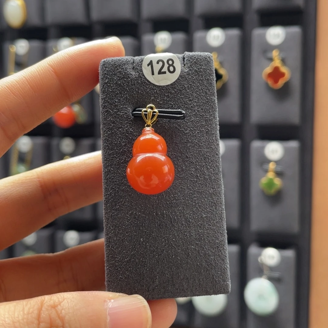 雨***晨南红玛瑙18K金镶嵌吊坠(不含链)128号