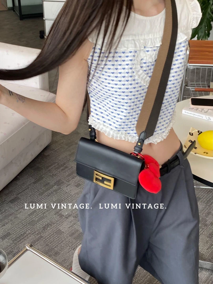 95新 FENDI/芬迪 黑色牛皮斜挎包 51974113