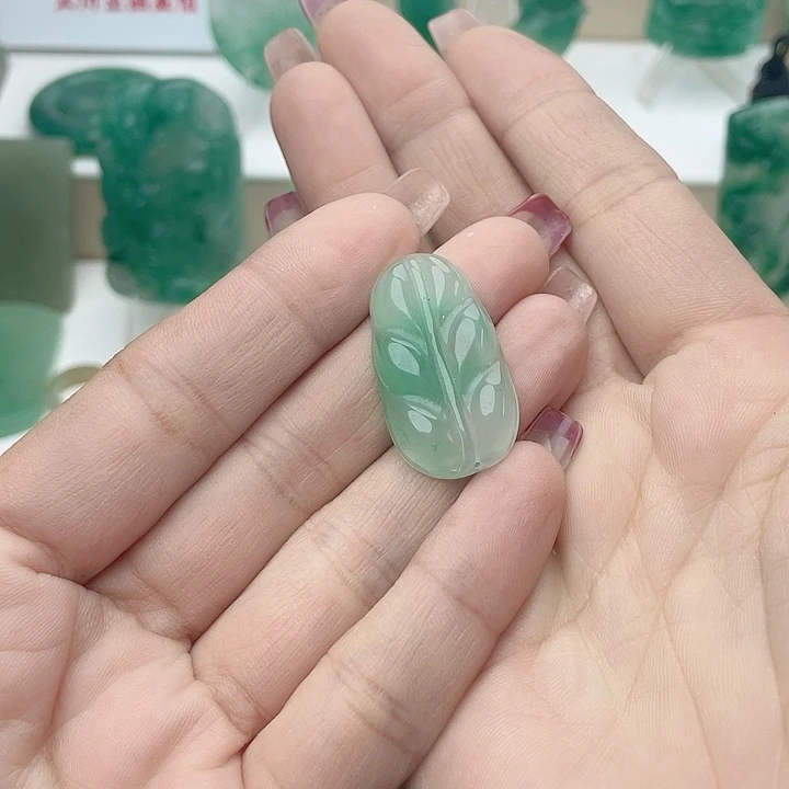 颈饰未镶嵌石英质玉
