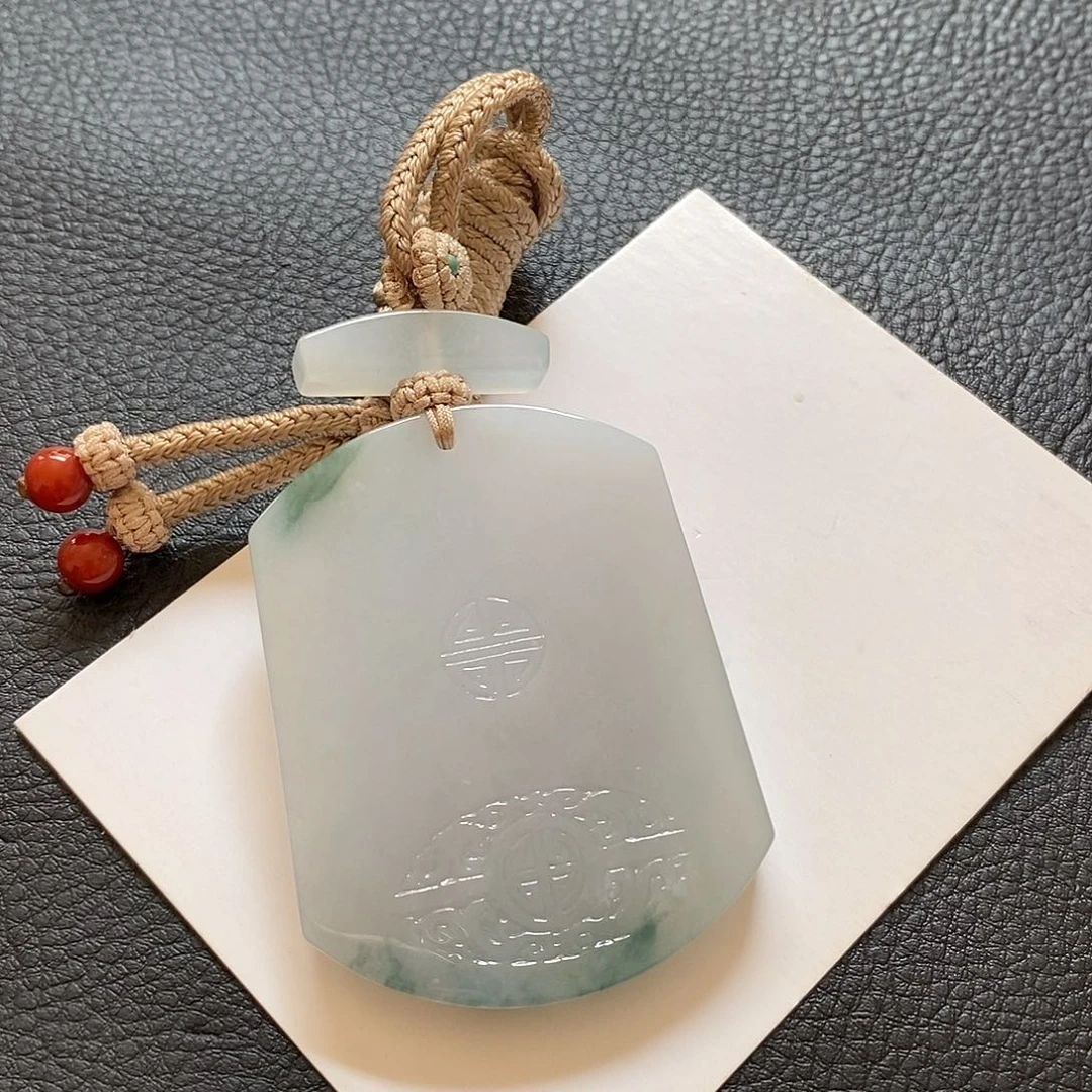 翡翠颈饰未镶嵌飘花仿古无事牌