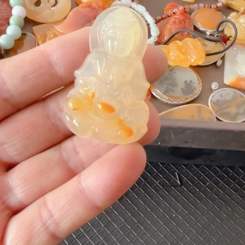 石英质玉（黄龙玉）颈饰未镶嵌黄龙玉湾山料观音