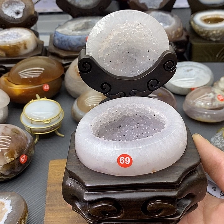 九***姐未镶嵌紫晶摆件聚宝盆