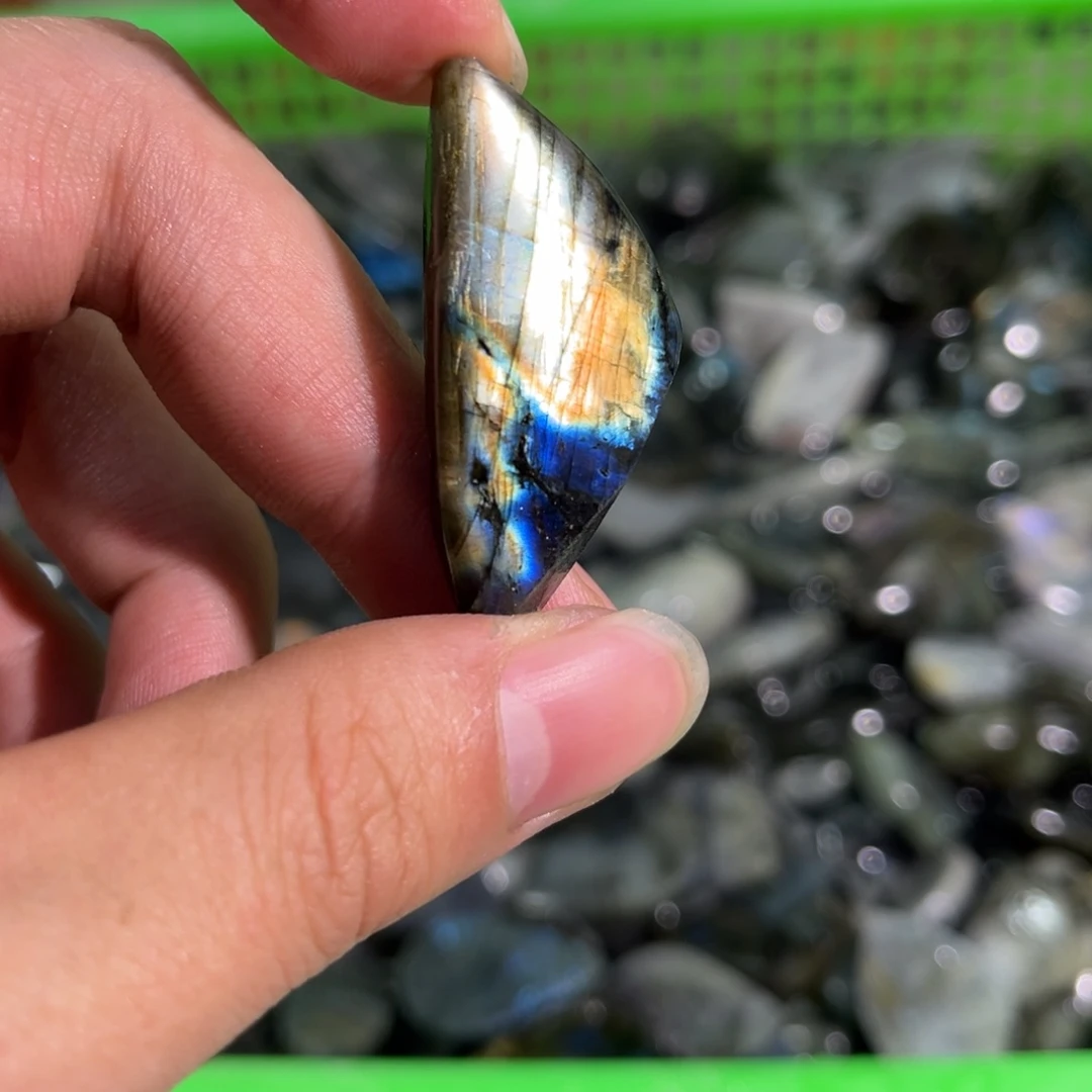 拉长石吊坠未镶嵌三**猫