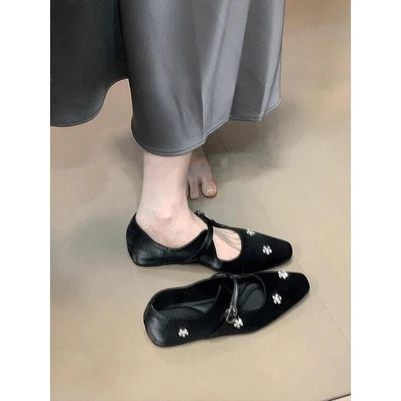 2025夏季新款法式气质水钻花朵玛丽珍单鞋女春秋平底奶奶豆豆鞋内