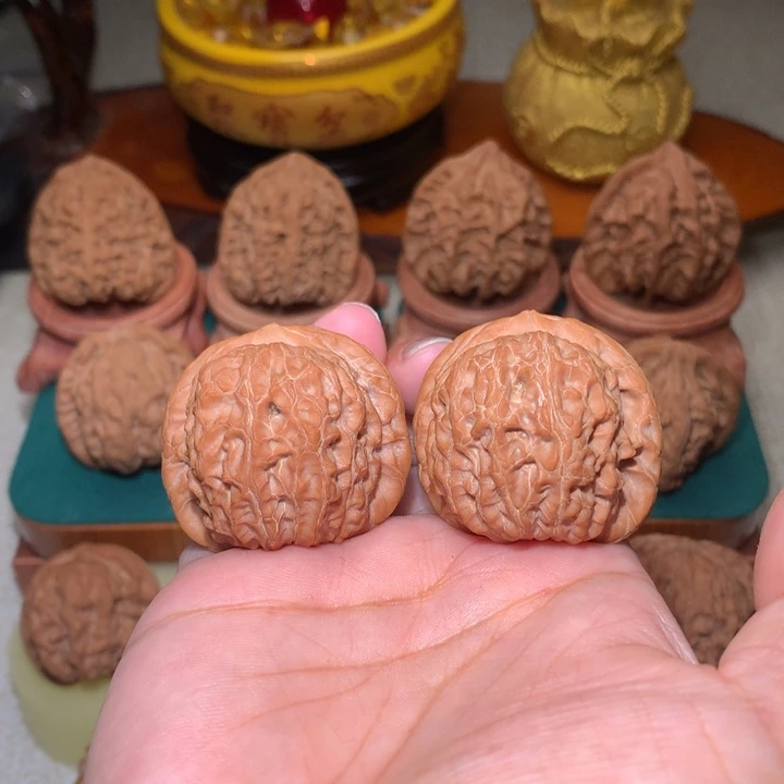 文玩核桃把件噢*乖血麒麟有黄