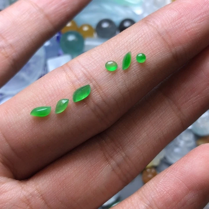 定制翡翠未镶嵌挂件