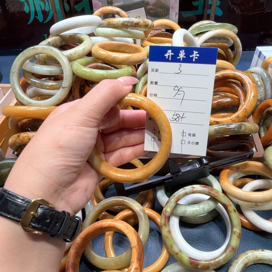 落***羽蛇纹石玉未镶嵌手镯