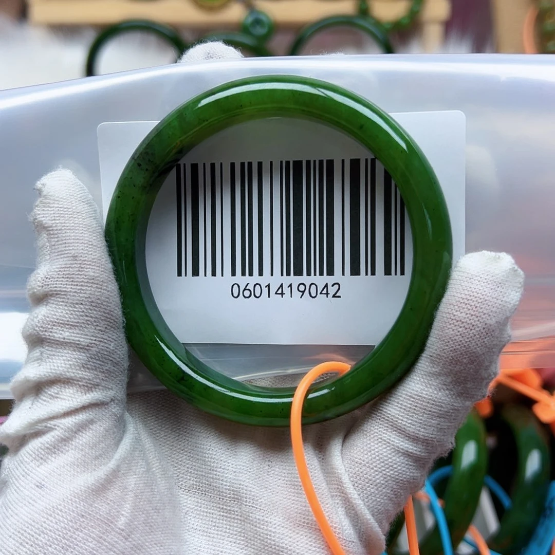 和田玉未镶嵌手镯包容