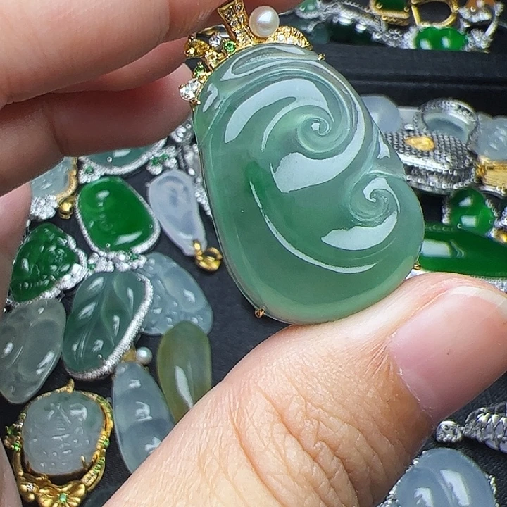 知****翡翠18K金镶嵌吊坠(不含链)