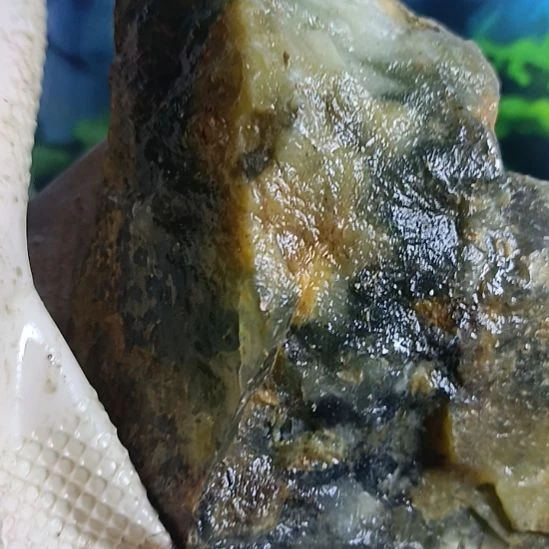 蛇纹石玉未镶嵌珠宝奇石