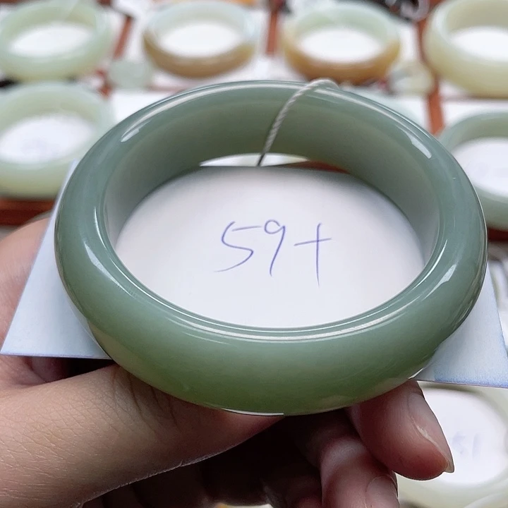 未镶嵌手镯和田玉北**飞