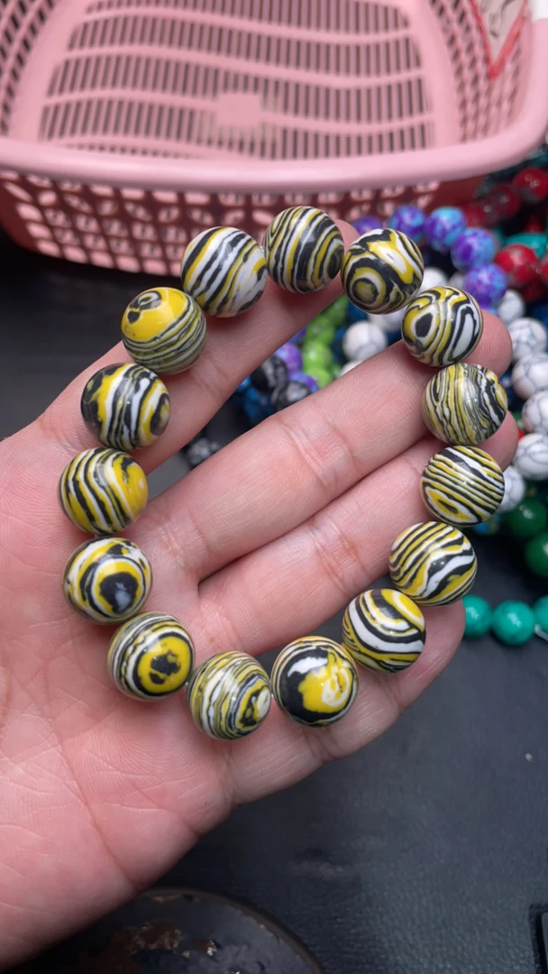 B137   14 黄小黄蜂孔雀手串