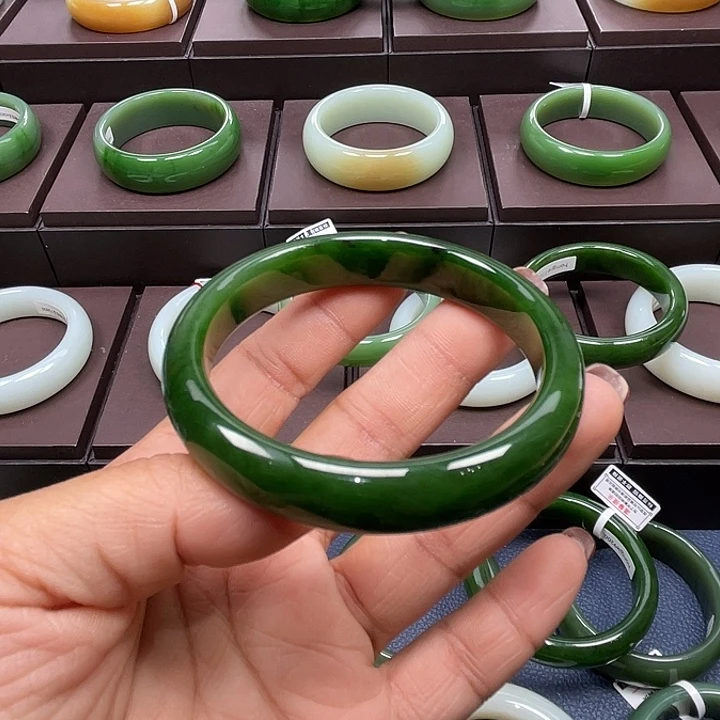 开***怀和田玉未镶嵌手镯5859