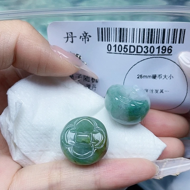 吊坠(不含链)未镶嵌翡翠山*