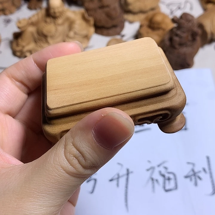 檀香木小底坐摆件
