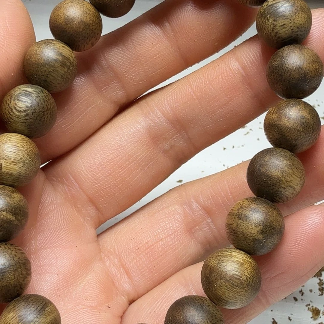 手串沉香风****.乌身1.0规格7克