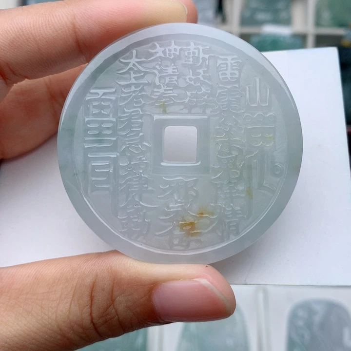 翡翠未镶嵌颈饰山鬼