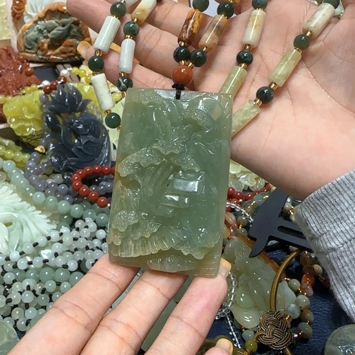 未镶嵌蛇纹石玉吊坠