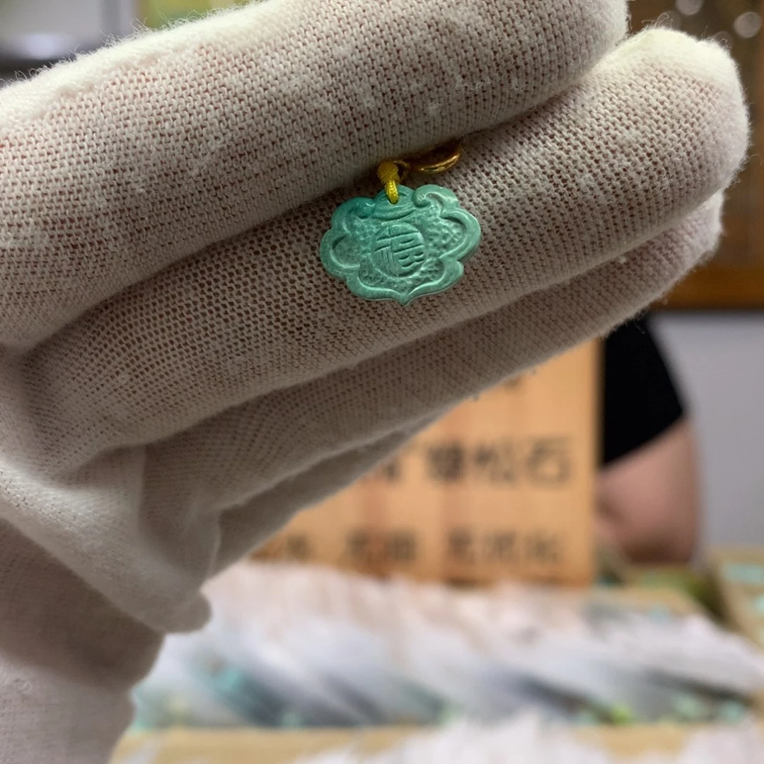 绿松石未镶嵌挂件