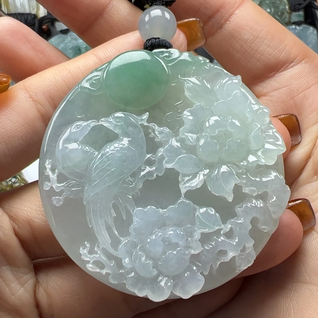 翡翠未镶嵌颈饰牡丹