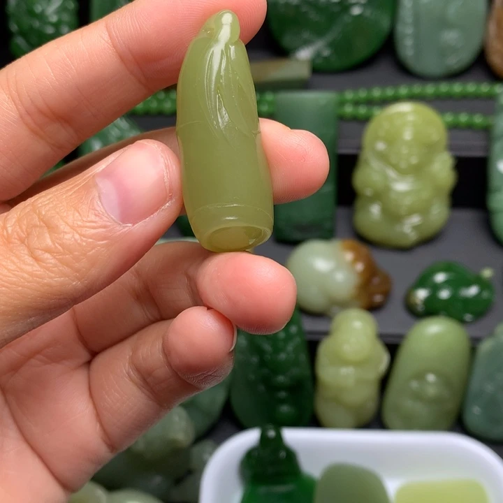 和田玉未镶嵌挂件