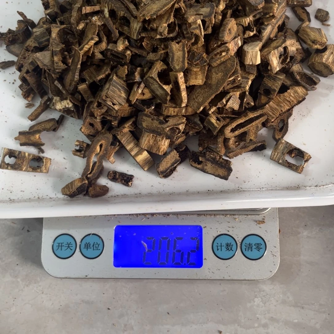 沉香木手把件A***e奇楠206 克。，。。