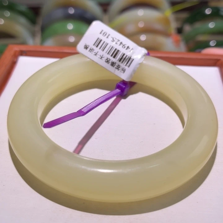 和田玉未镶嵌手镯 48 49