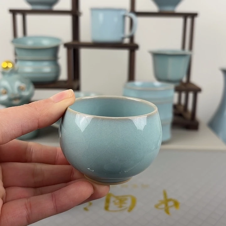 微瑕汝窑天青小龙旦杯