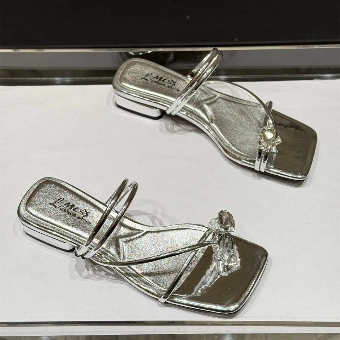 韩版方头爱心水钻夹脚人字拖女2025新款夏粗跟中跟两穿套趾凉拖鞋