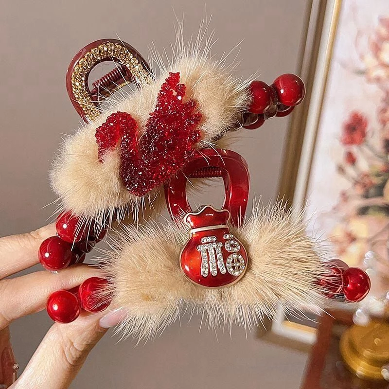 新春红色毛绒抓夹女高级感大号新年鲨鱼夹2024新款后脑勺发夹头饰