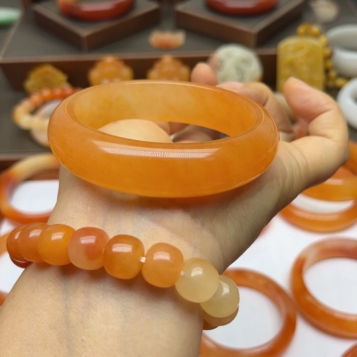 陈***陈石英质玉未镶嵌手镯