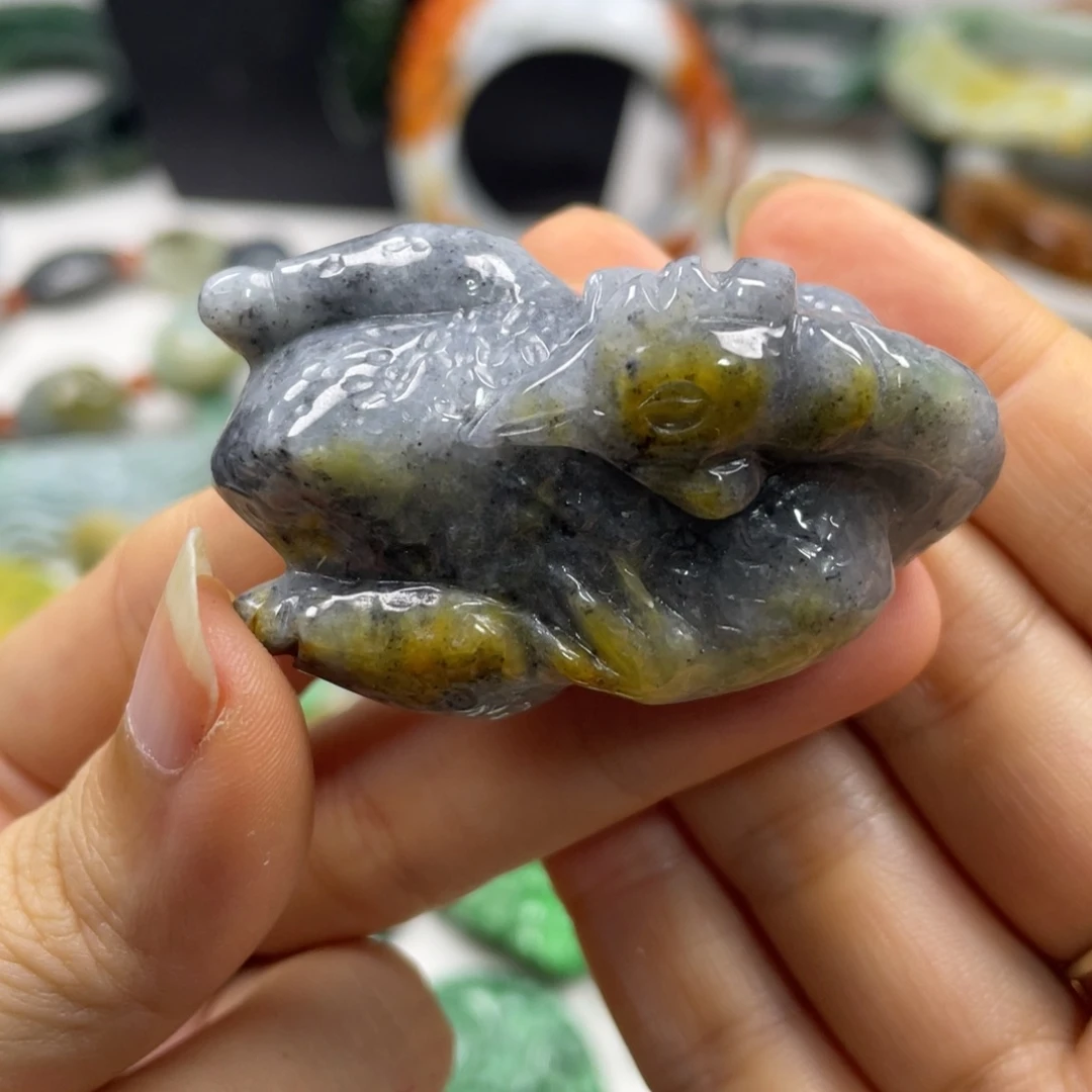 靖***翡翠未镶嵌颈饰牌子