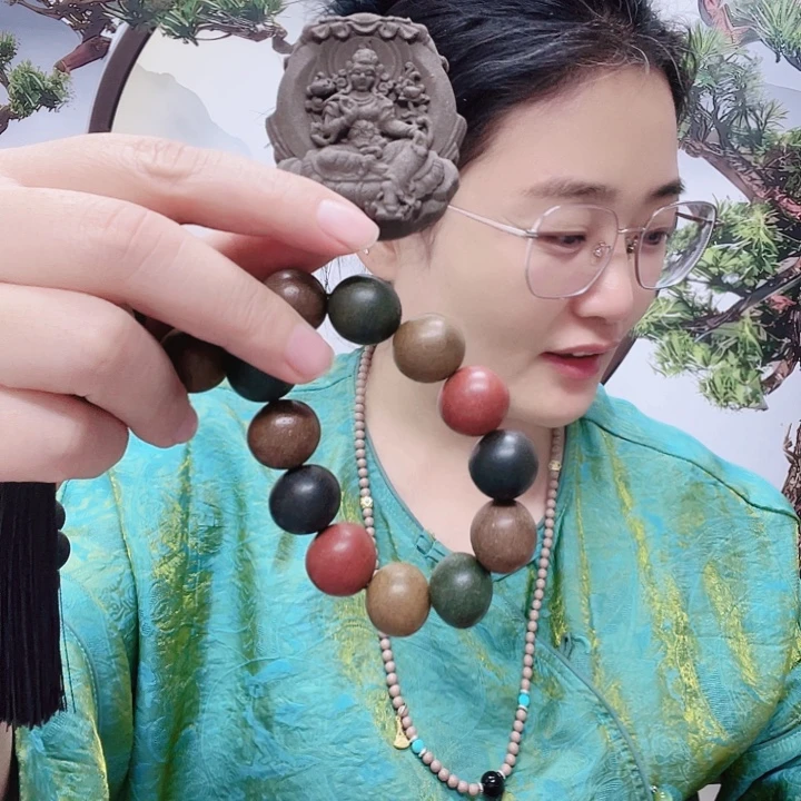 ℯ***佛五方贵人1.8单圈微瑕➕黑龙涎绿度母脖挂