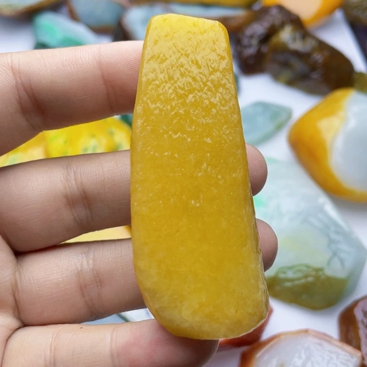 翡翠挂件未镶嵌翡翠