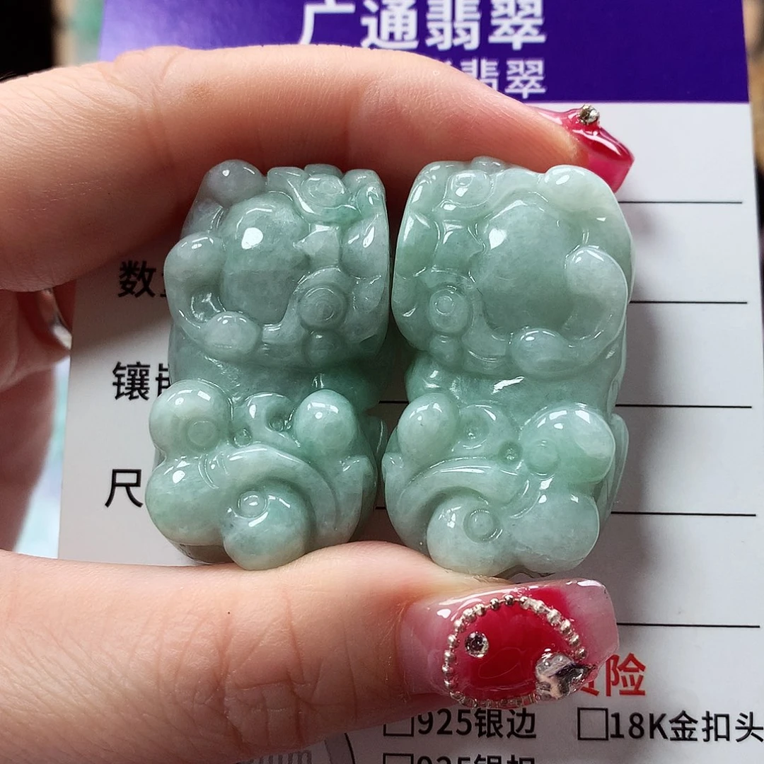 翡翠颈饰未镶嵌貔貅一对,微瑕,介意勿拍