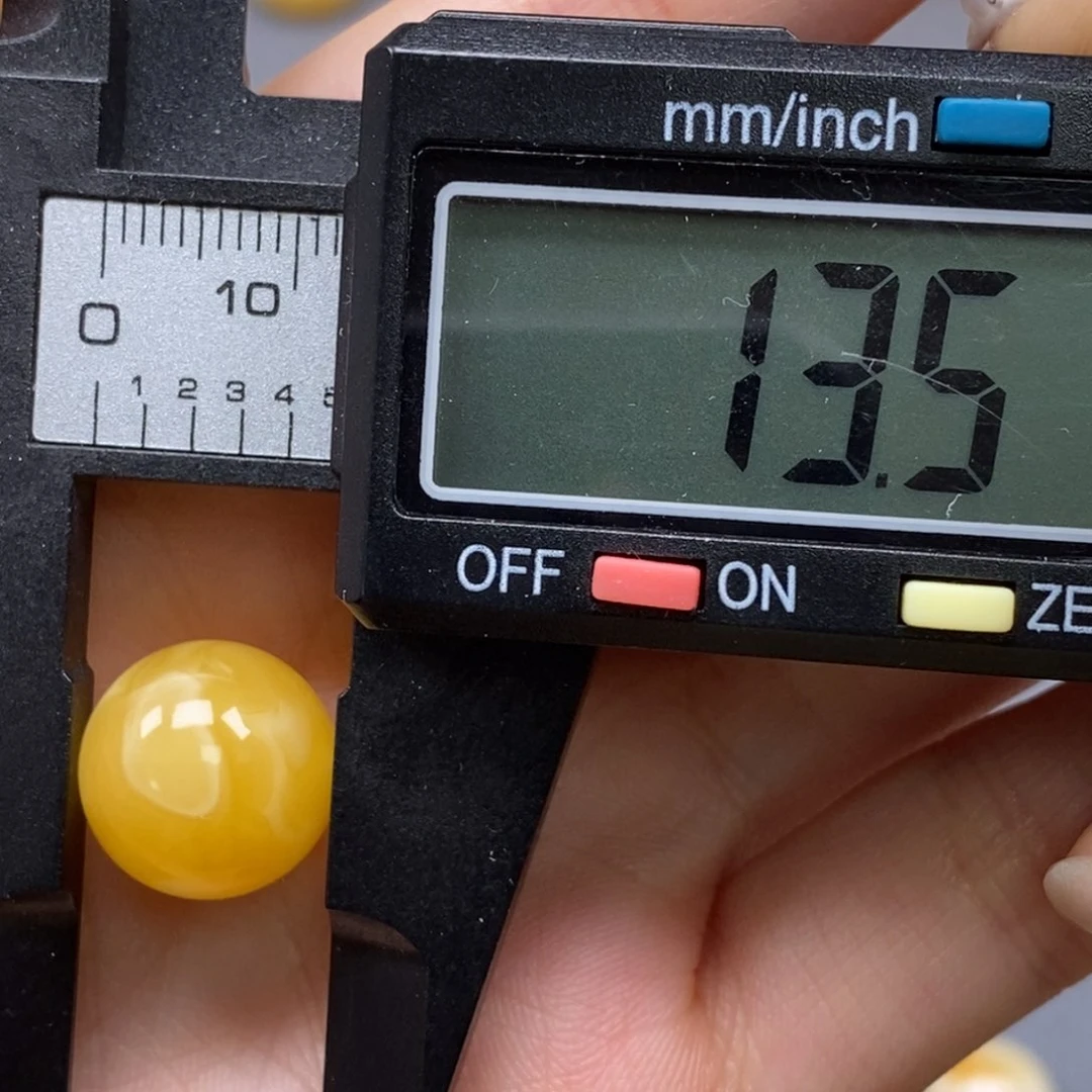 未镶嵌琥珀裸石纯天然