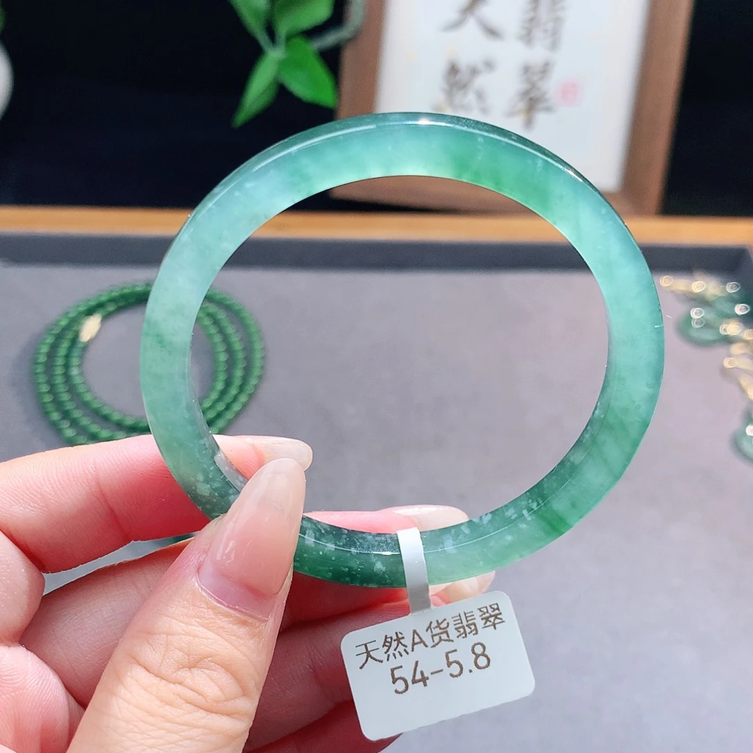 翡翠手镯（圆镯）未镶嵌