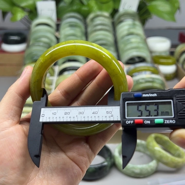 蛇纹石玉未镶嵌手镯22