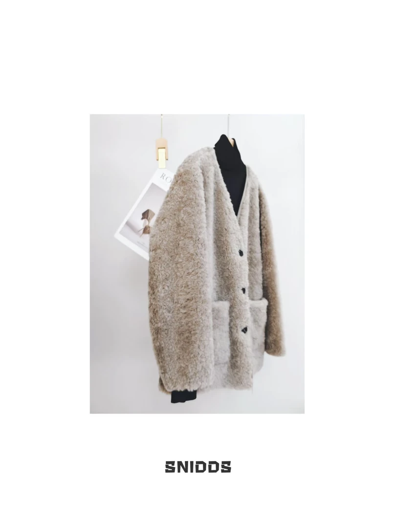 11/8 女士秋冬  轻奢100羊毛保暖V领毛绒外套