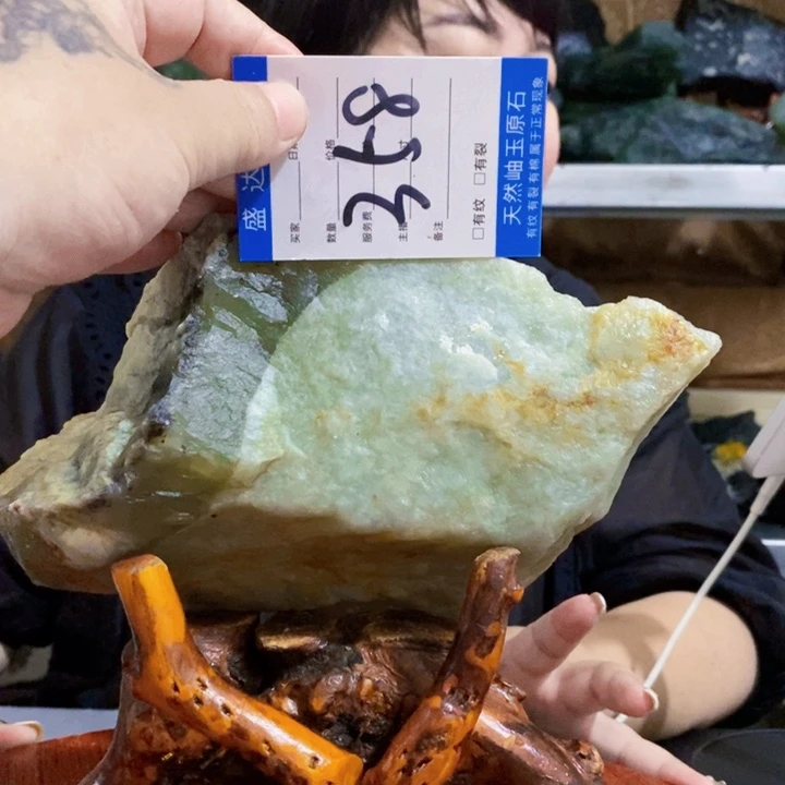 蛇纹石玉未镶嵌原石