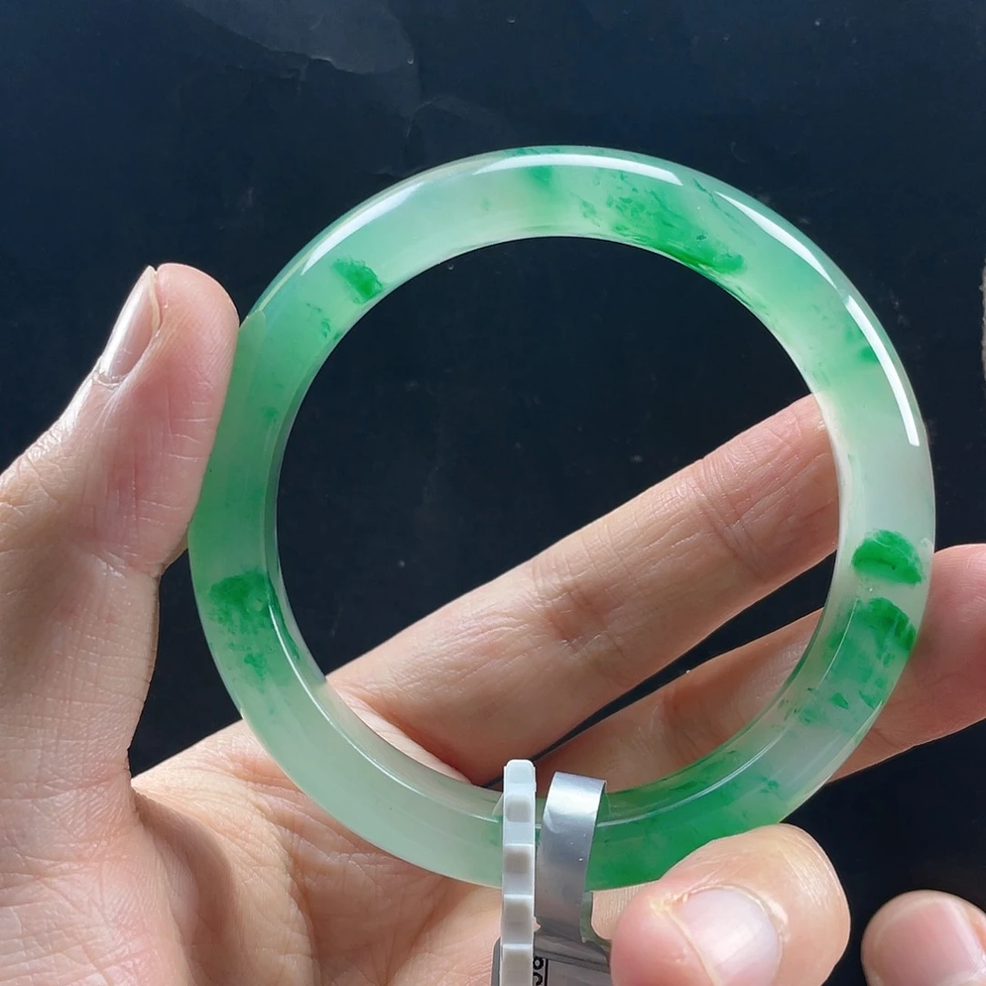 石英质玉手镯未镶嵌青*姐