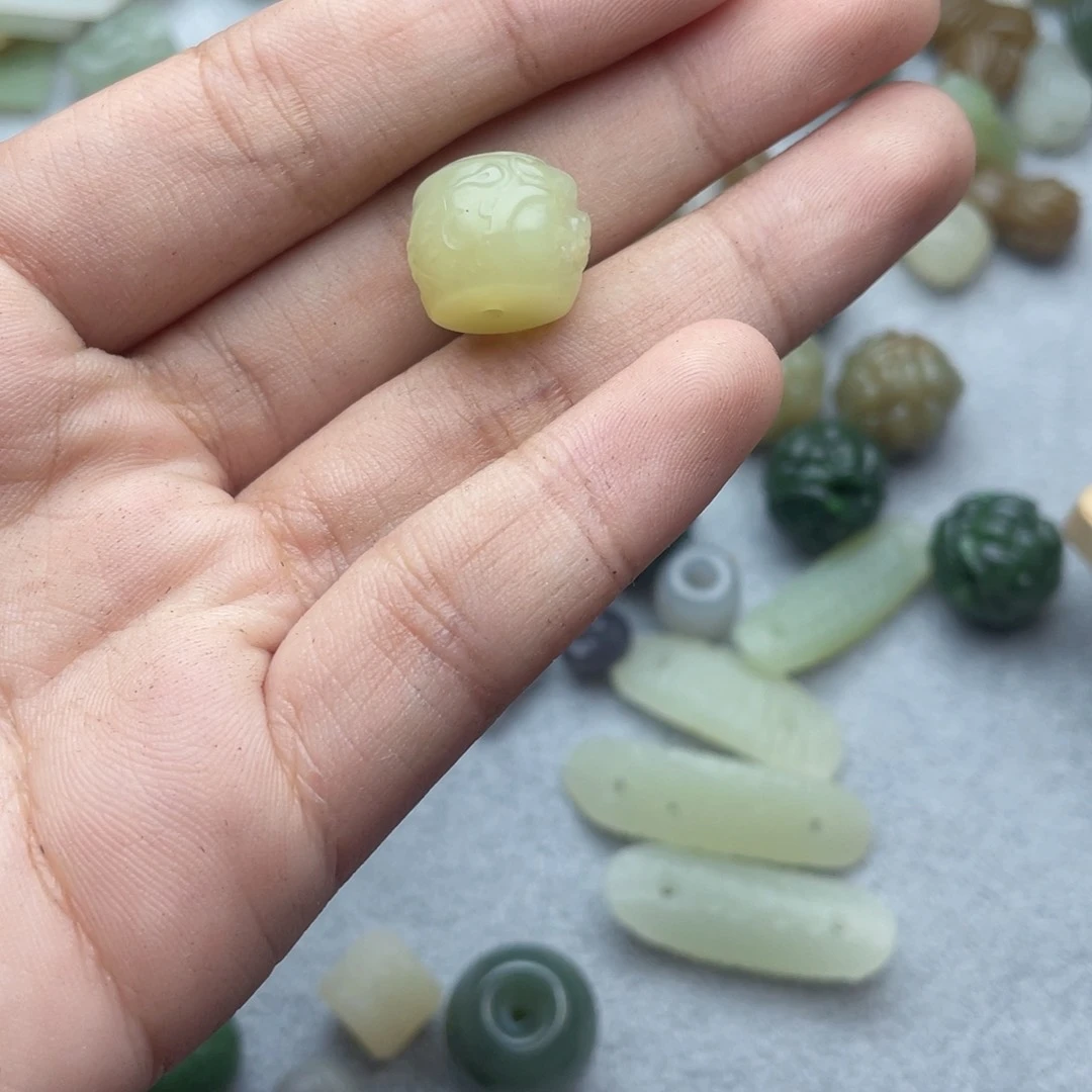 和田玉未镶嵌颈饰柠*水